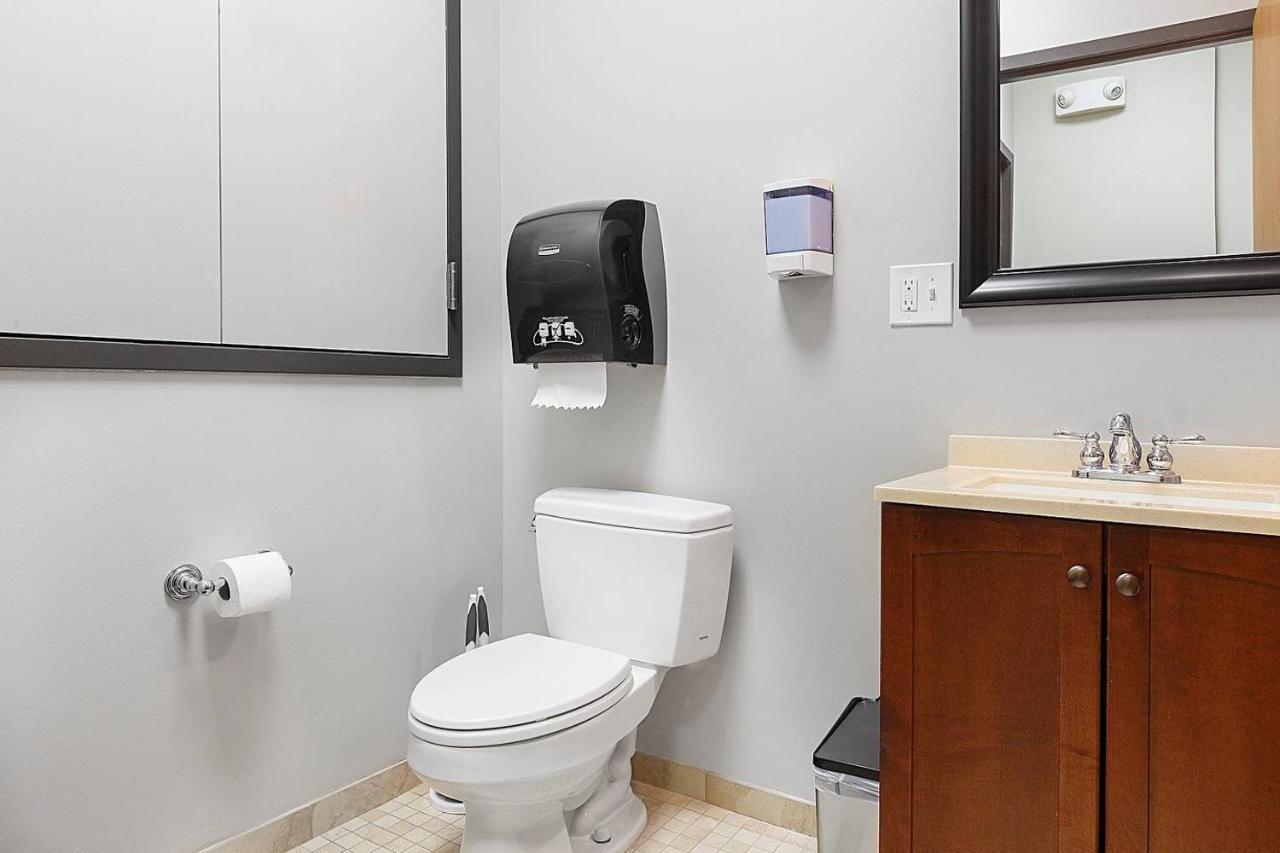Studio Ready 4 Students & Traveling Professionals! 310 Apartment Boston Bagian luar foto